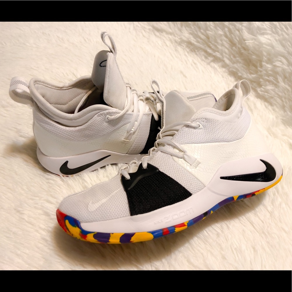 NIKE PG 2 NCAA Sneakers.